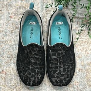 Vionic slip on shoes